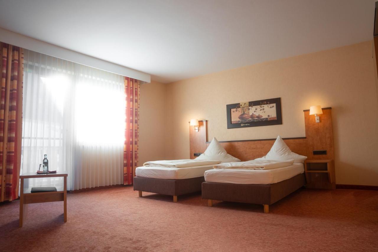 Hotel Gasthof Kaesser Ansbach Esterno foto