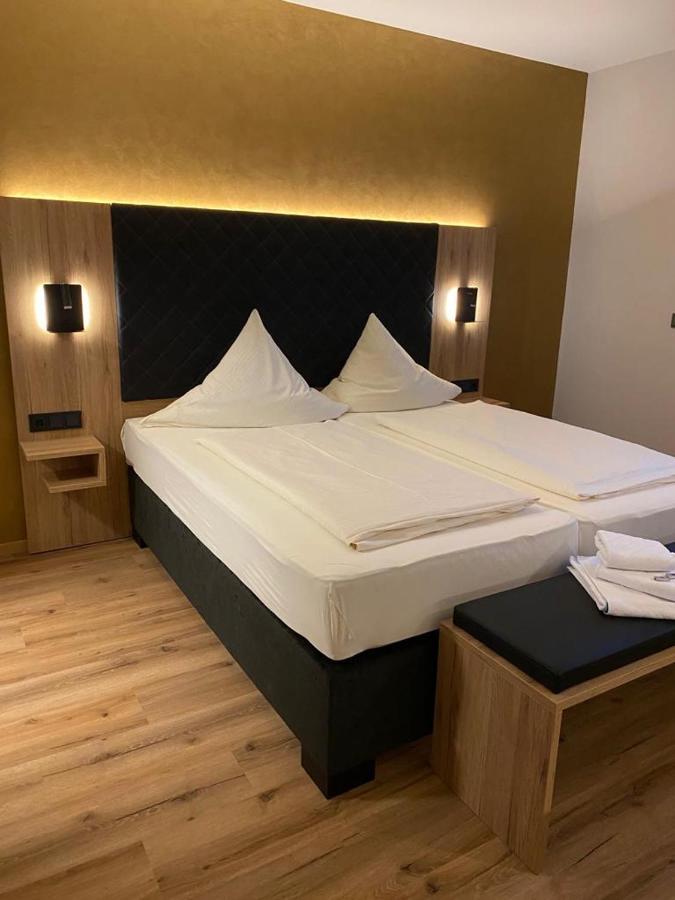 Hotel Gasthof Kaesser Ansbach Esterno foto