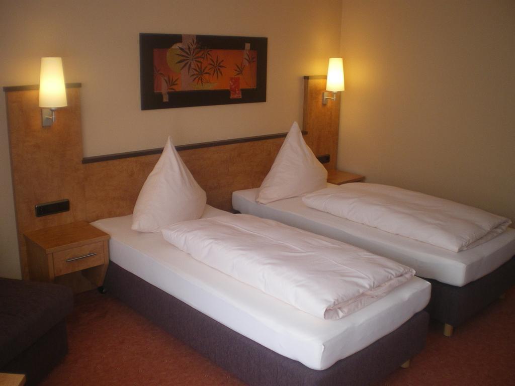 Hotel Gasthof Kaesser Ansbach Esterno foto