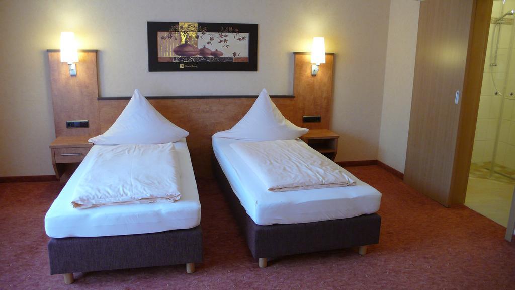 Hotel Gasthof Kaesser Ansbach Esterno foto