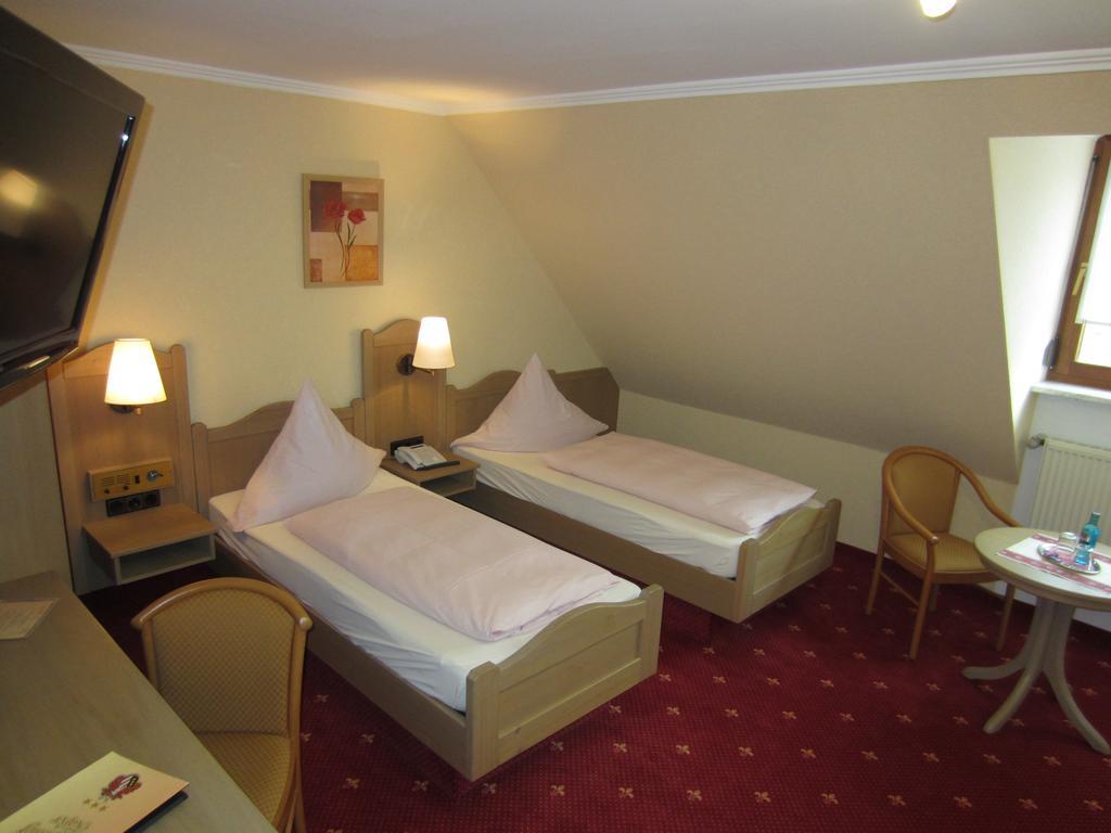 Hotel Gasthof Kaesser Ansbach Esterno foto