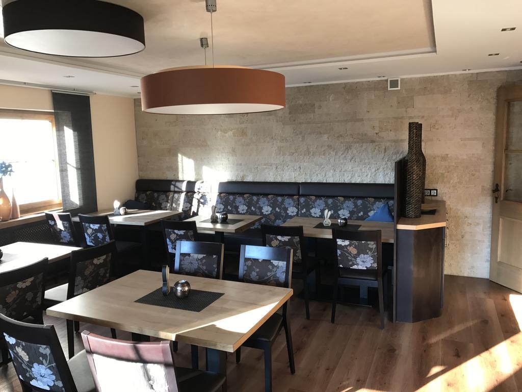 Hotel Gasthof Kaesser Ansbach Esterno foto