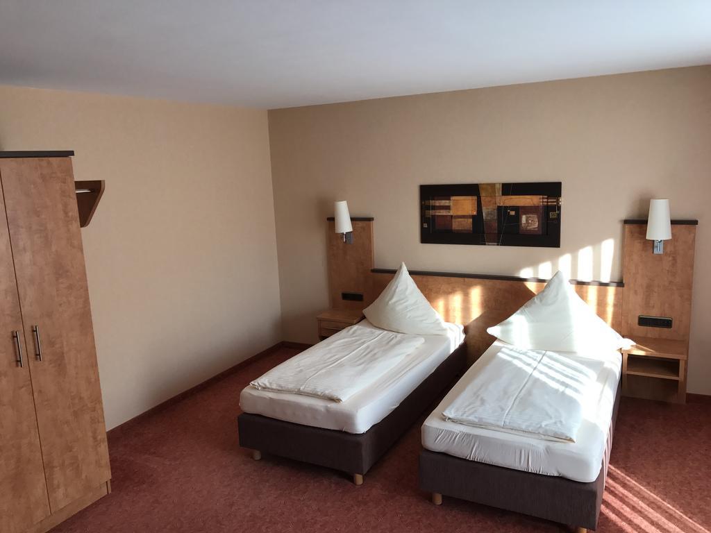 Hotel Gasthof Kaesser Ansbach Esterno foto